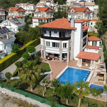 Villa Guellue *