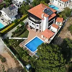 Villa Guellue